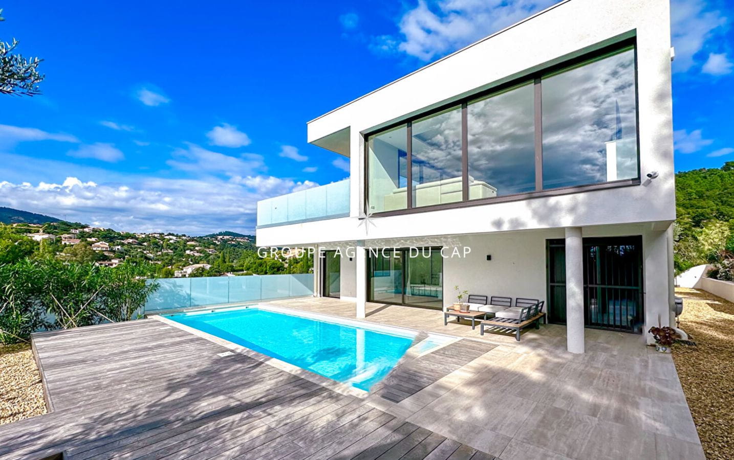 À VENDRE VILLA VUE MER 330 M2 AVEC 5 CHAMBRES GRAND GARAGE PISCINE ET JACUZZI, LES ISSAMBRES Image 14