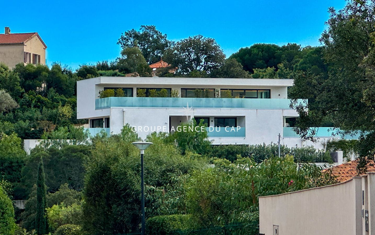 À VENDRE VILLA VUE MER 330 M2 AVEC 5 CHAMBRES GRAND GARAGE PISCINE ET JACUZZI, LES ISSAMBRES Image 15