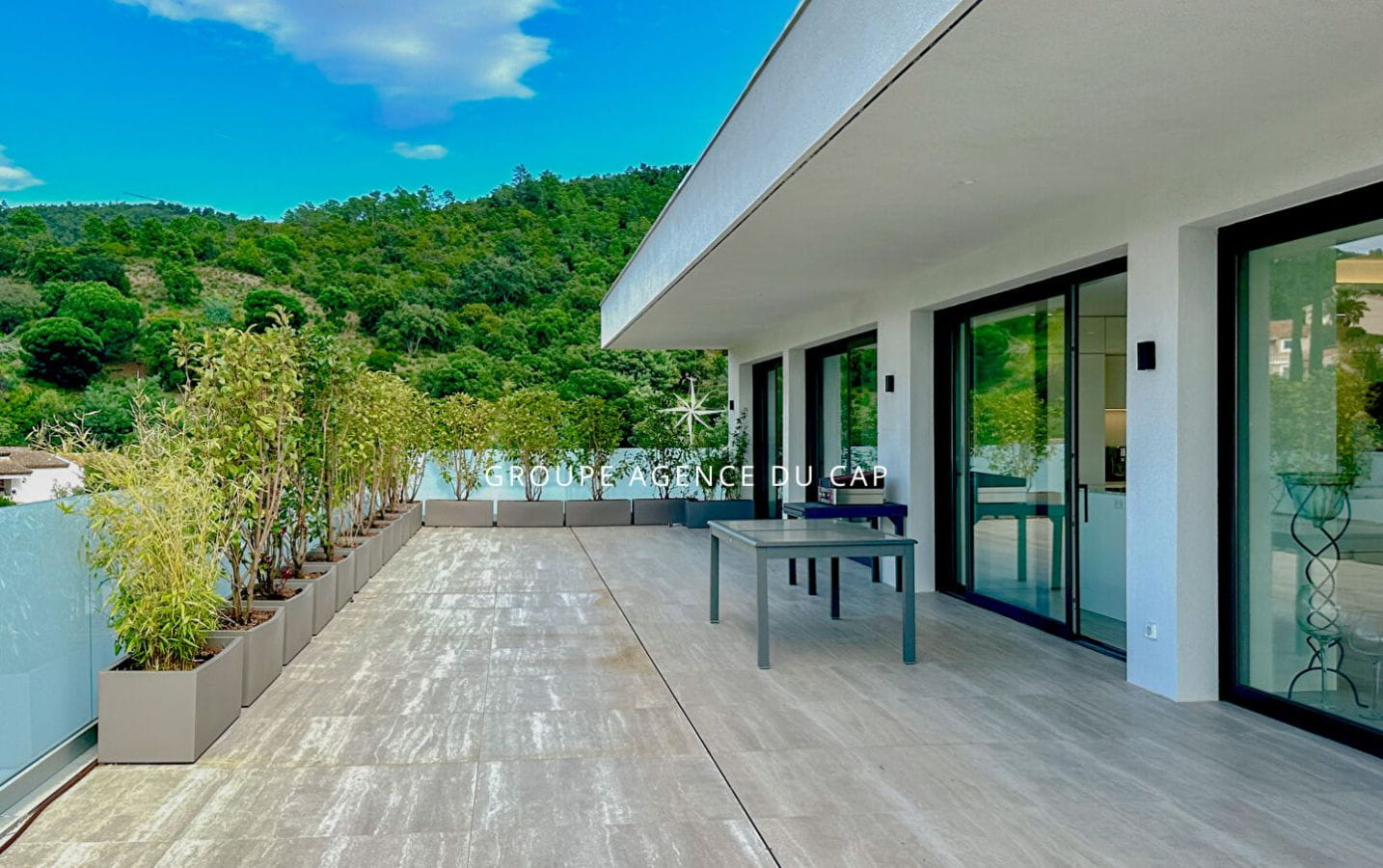 À VENDRE VILLA VUE MER 330 M2 AVEC 5 CHAMBRES GRAND GARAGE PISCINE ET JACUZZI, LES ISSAMBRES Image 5