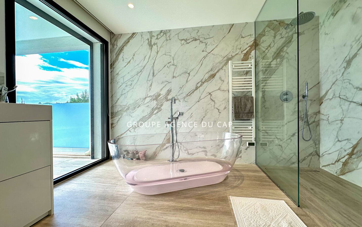 À VENDRE VILLA VUE MER 330 M2 AVEC 5 CHAMBRES GRAND GARAGE PISCINE ET JACUZZI, LES ISSAMBRES Image 8