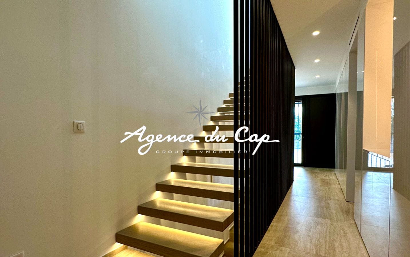 FOR SALE VILLA 330 M2 5 BEDROOMS LES ISSAMBRES Image 9