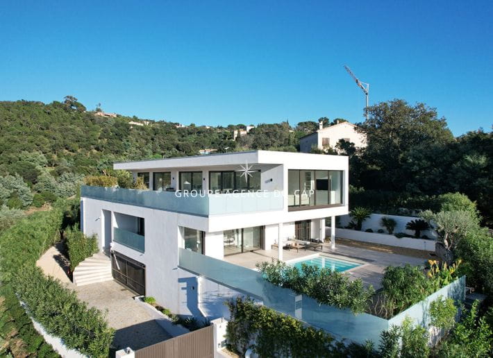A VENDRE VILLA 330 M2 AVEC 5 CHAMBRES GRAND GARAGE PISCINE ET JACUZZI, LES ISSAMBRES