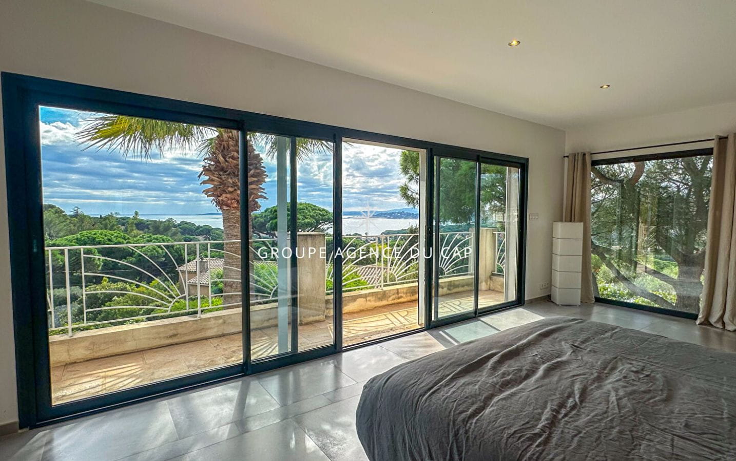 LES ISSAMBRES PROPERTY WITH SEA VIEW ON FOOT OF BEACHES AND SHOPS WITH SWIMMING POOL AND DOUBLE GARAGE Image 7