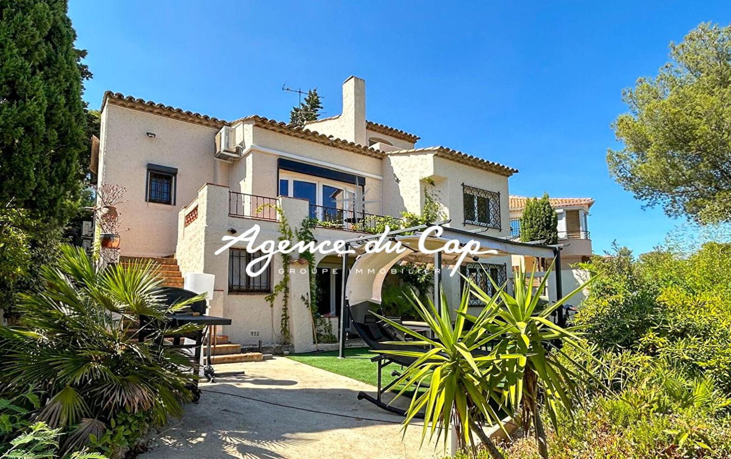 SAINT AYGULF VILLA PROVENCALE 7 PIECES DE CHARME AVEC VUE MER ET APPARTEMENT Image 1