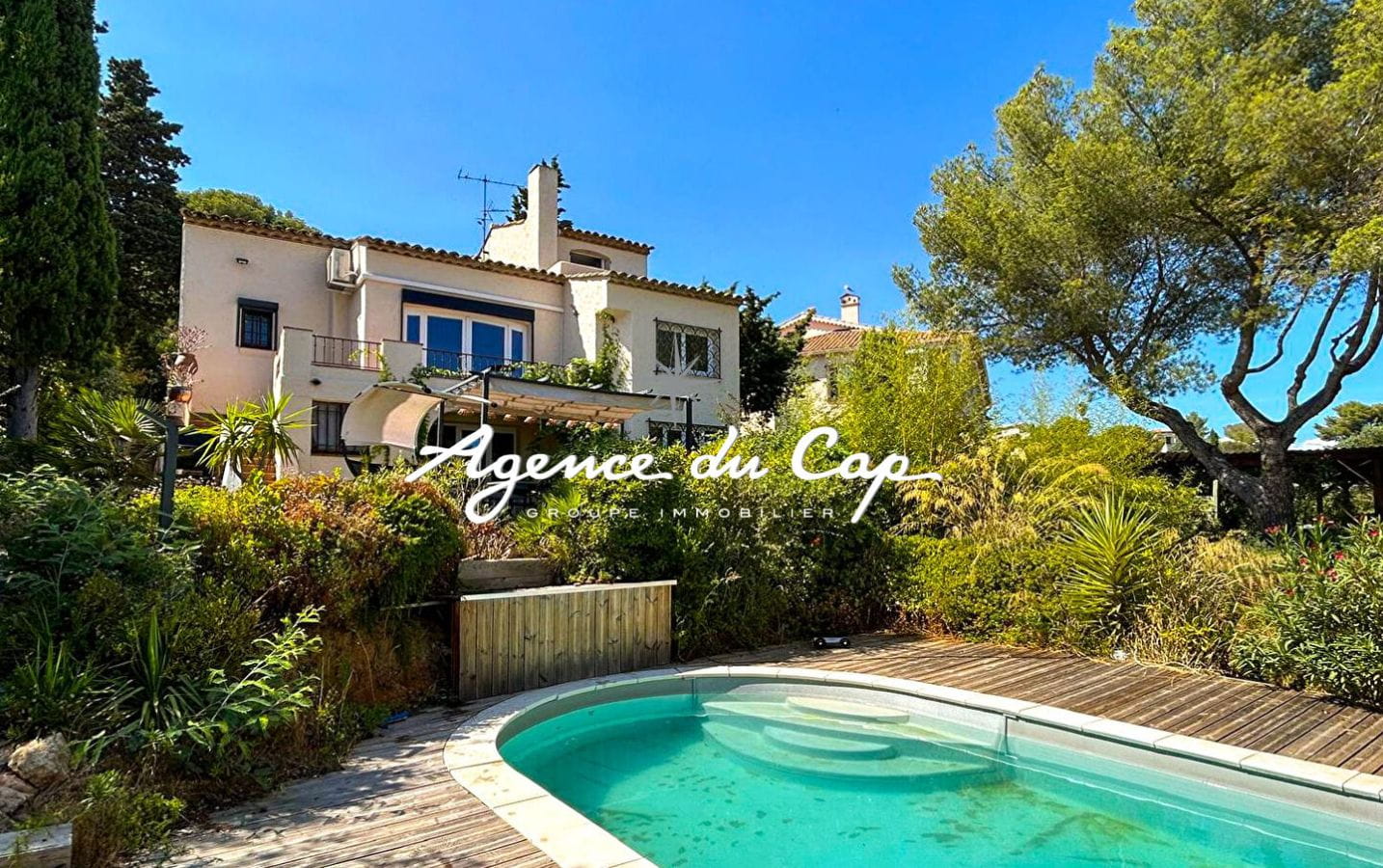 SAINT AYGULF VILLA PROVENCALE 7 PIECES DE CHARME AVEC VUE MER ET APPARTEMENT Image 2