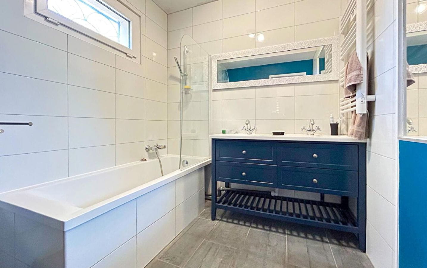 VILLA PROVENCALE 7 PIECES DE CHARME AVEC VUE MER ET APPARTEMENT, A SAINT AYGULF Image 13