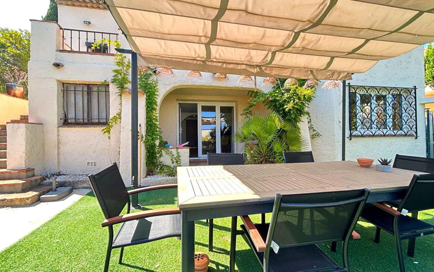 VILLA PROVENCALE 7 PIECES DE CHARME AVEC VUE MER ET APPARTEMENT, A SAINT AYGULF Image 3