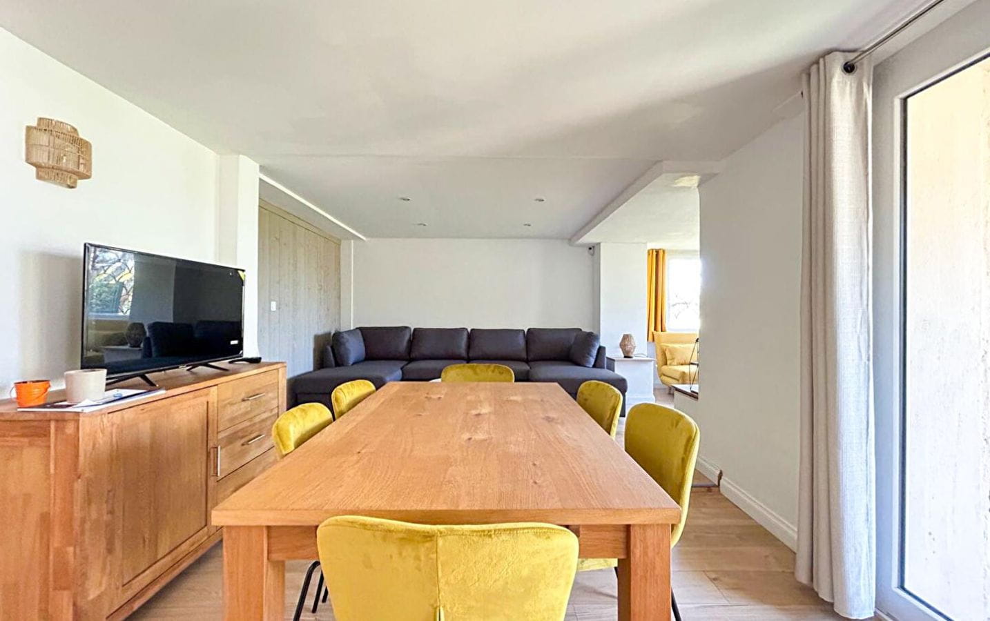 VILLA PROVENCALE 7 PIECES DE CHARME AVEC VUE MER ET APPARTEMENT, A SAINT AYGULF Image 9