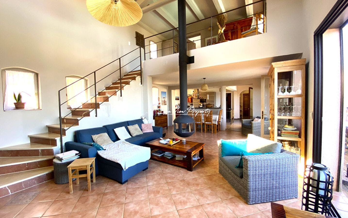 À VENDRE VILLA PROVENÇALE AVEC VUE MER, À PROXIMITÉ DES PLAGES, PISCINE ET GARAGE, LES ISSAMBRE Image 2