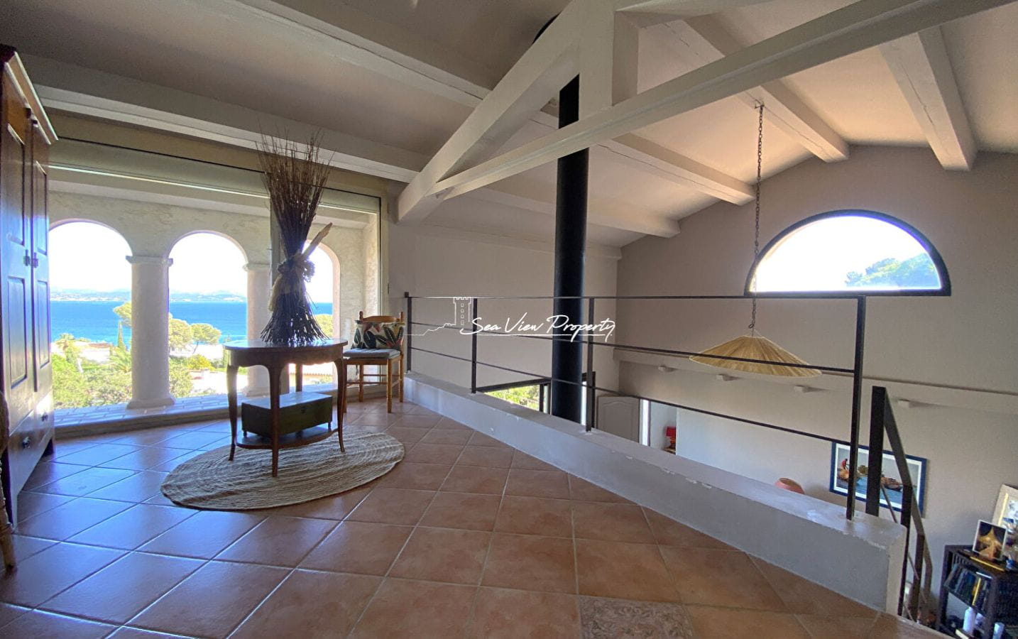 À VENDRE VILLA PROVENÇALE AVEC VUE MER, À PROXIMITÉ DES PLAGES, PISCINE ET GARAGE, LES ISSAMBRE Image 6