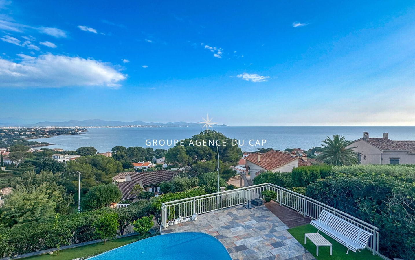 FOR SALE VILLA 220M2 WITH PANORAMIC SEA VIEW, IN LES ISSAMBRES Image 0