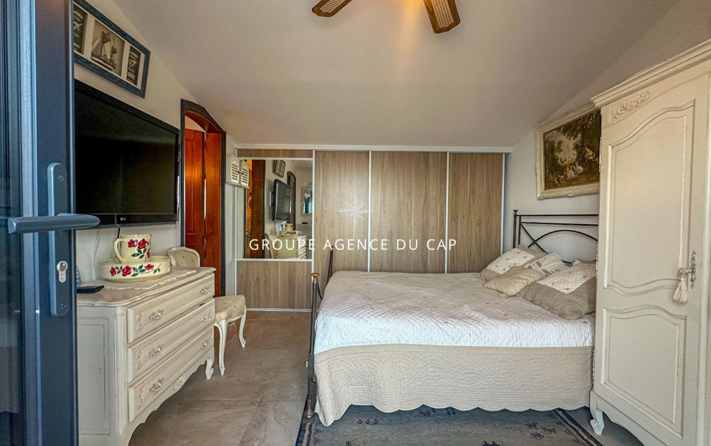 FOR SALE VILLA 220M2 WITH PANORAMIC SEA VIEW, IN LES ISSAMBRES Image 7