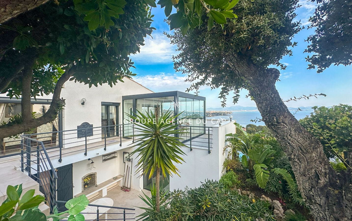 FOR SALE VILLA 220M2 WITH PANORAMIC SEA VIEW, IN LES ISSAMBRES Image 8