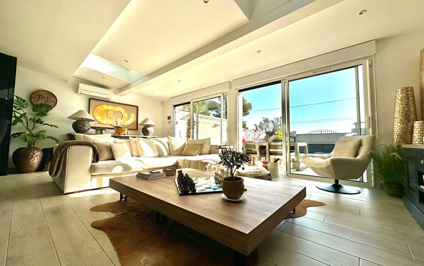 APPARTEMENT 4 PIÈCES EN BORD DE MER AVEC PISCINE ET PARKING, LES ISSAMBRES Image 1