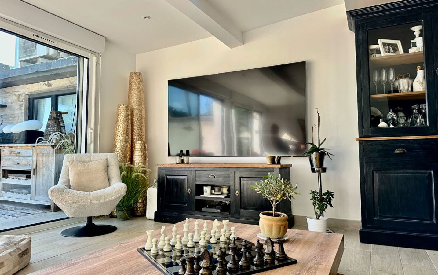 APPARTEMENT 4 PIÈCES EN BORD DE MER AVEC PISCINE ET PARKING, LES ISSAMBRES Image 0