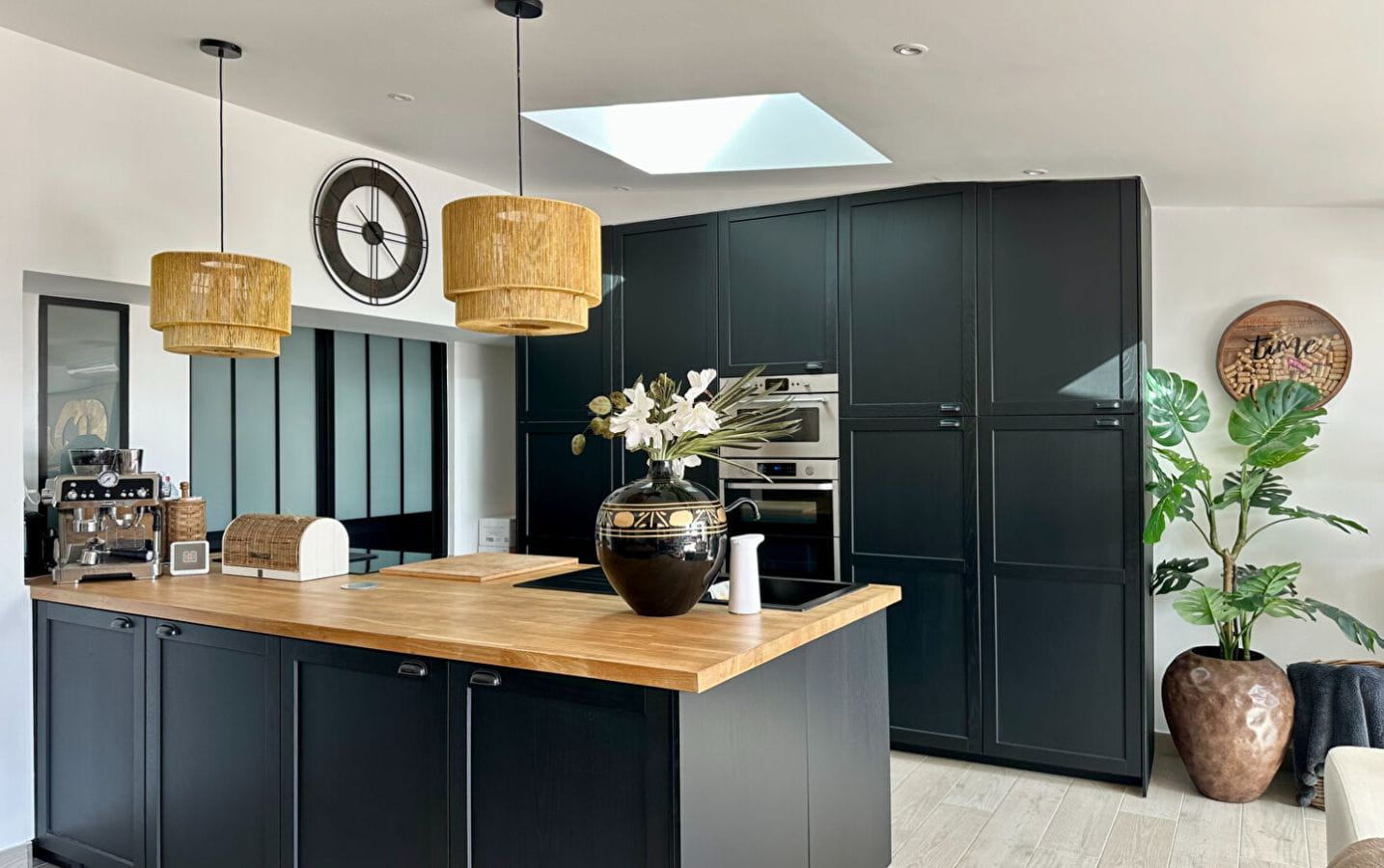 APPARTEMENT 4 PIÈCES EN BORD DE MER AVEC PISCINE ET PARKING, LES ISSAMBRES Image 2