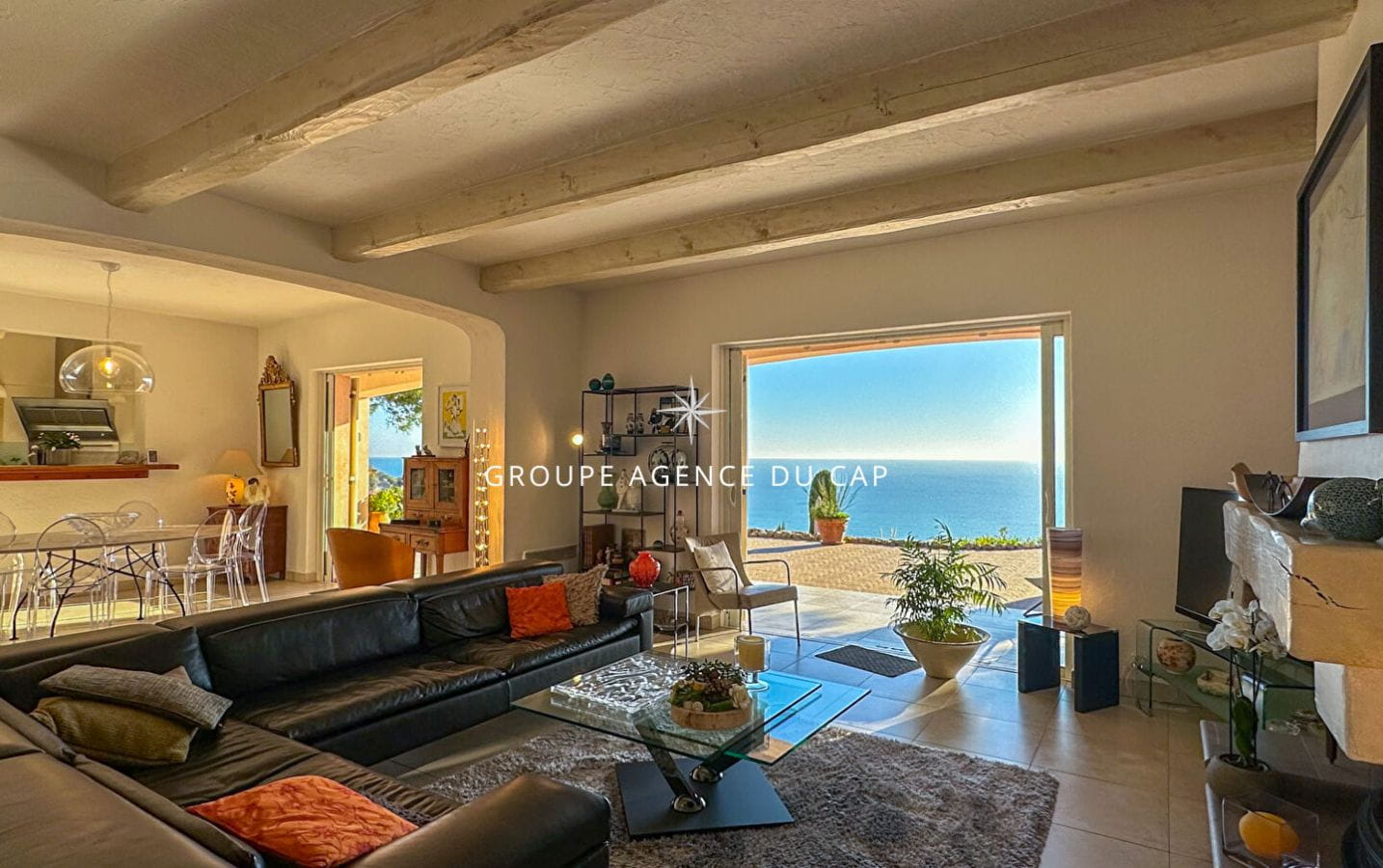 FOR SALE VILLA WITH SEA VIEW 4 BEDROOMS LARGE LAND SWIMMING POOL GARAGE PARKING Image 3