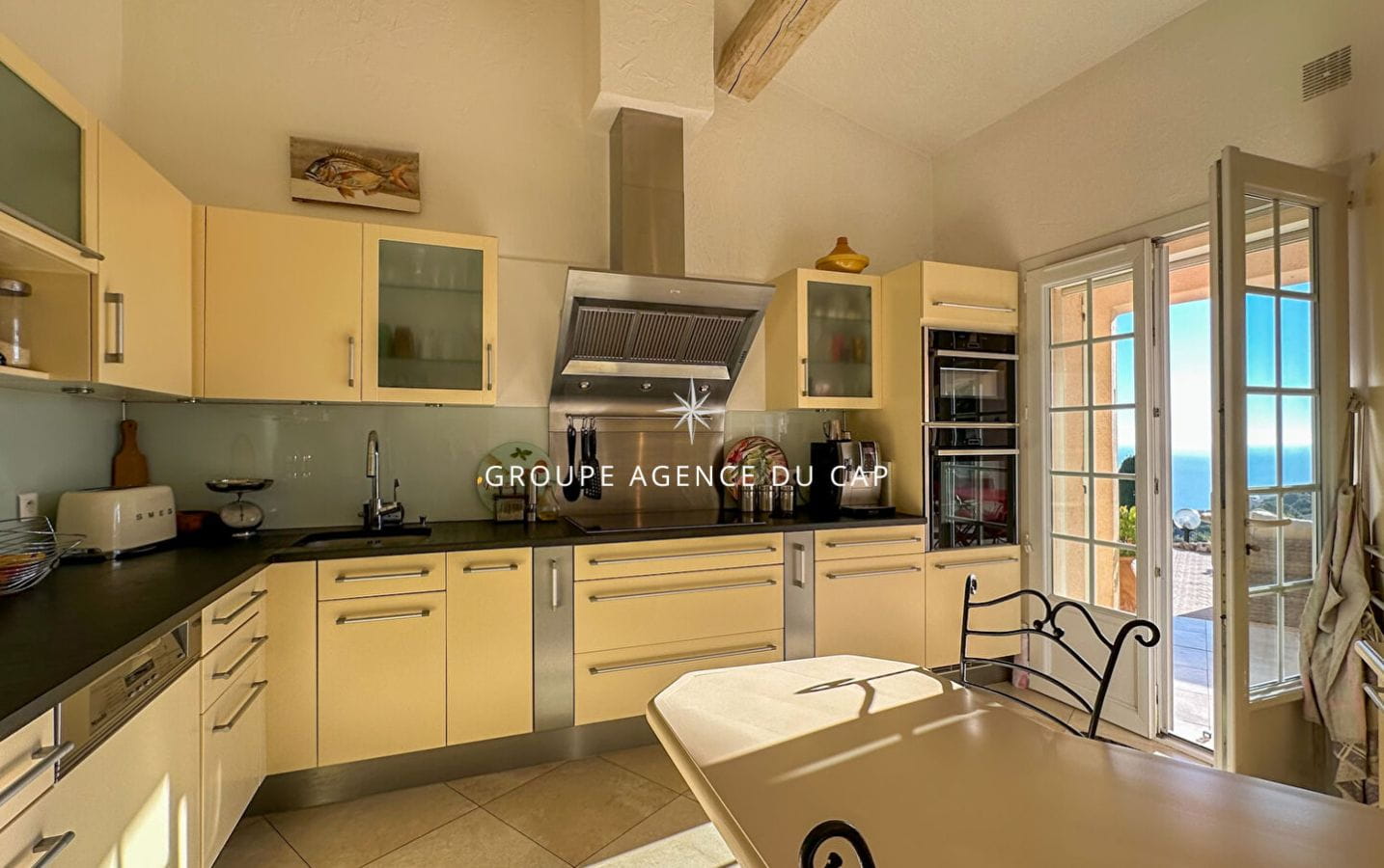 FOR SALE VILLA WITH SEA VIEW 4 BEDROOMS LARGE LAND SWIMMING POOL GARAGE PARKING Image 6