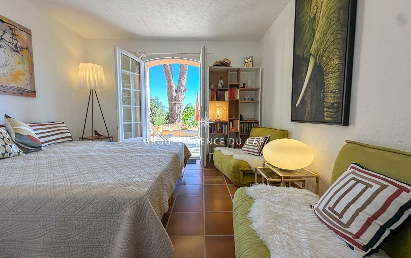 FOR SALE VILLA WITH SEA VIEW 4 BEDROOMS LARGE LAND SWIMMING POOL GARAGE PARKING Image 9