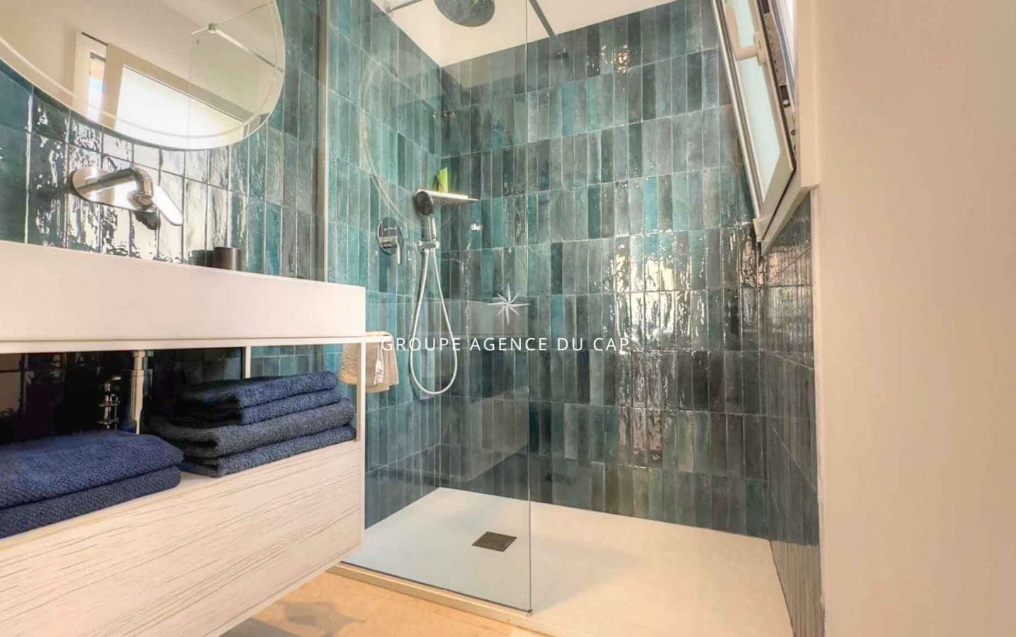 PROMESSE DE VENTE SIGNEE – VISITES SUSPENDUES – VILLA ENTIÈREMENT RENOVÉE À VENDRE MAGNIFIQUE VUE MER À PIED DES PLAGES À SAINT-AYGULF Image 12