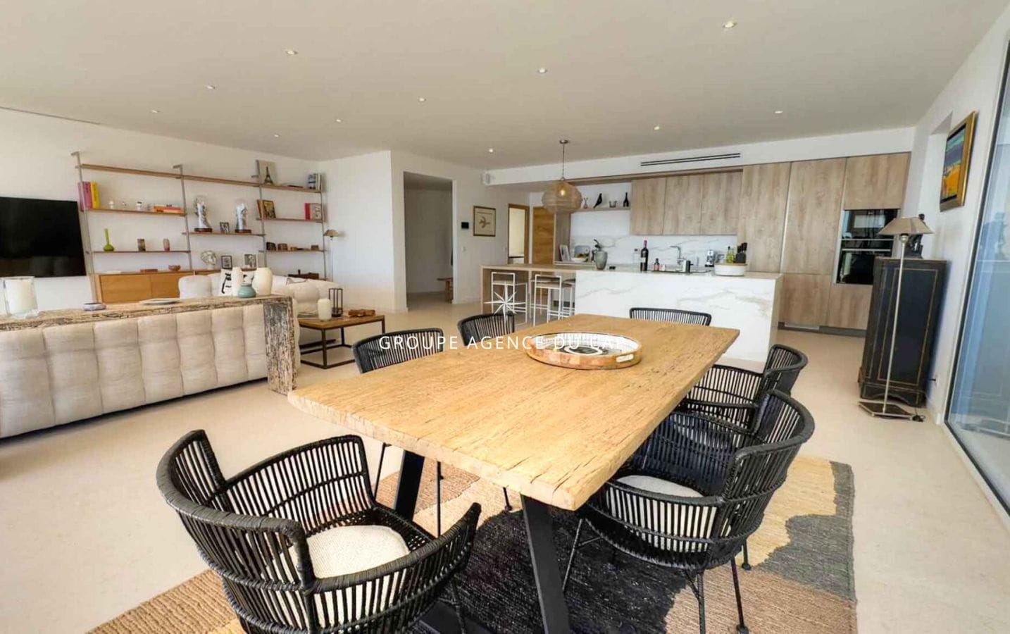 FULLY RENOVATED VILLA FOR SALE MAGNIFICENT SEA VIEW ON FOOT OF THE BEACHES IN SAINT-AYGULF Image 2