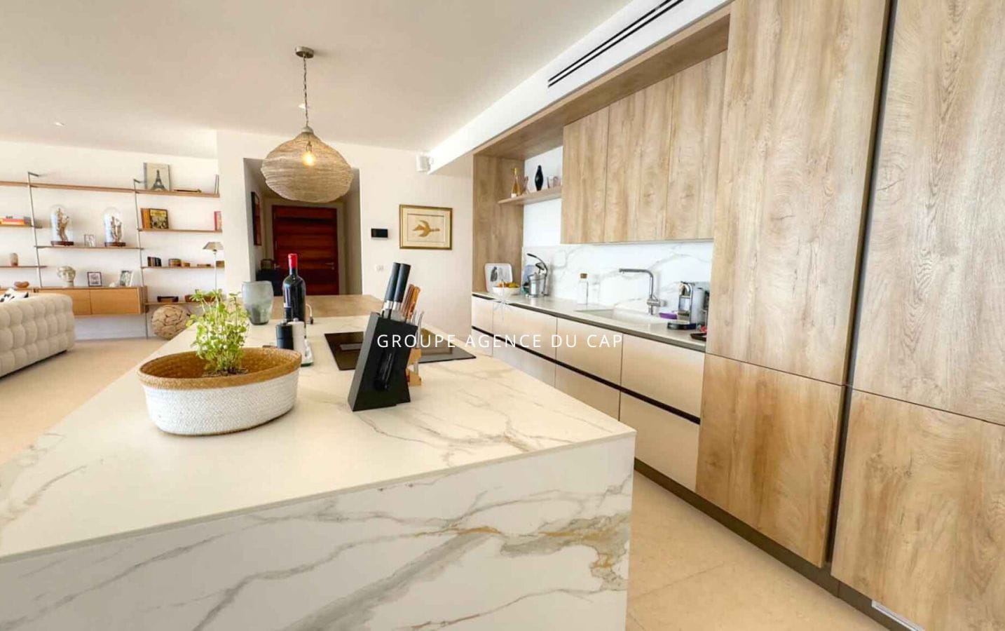 FULLY RENOVATED VILLA FOR SALE MAGNIFICENT SEA VIEW ON FOOT OF THE BEACHES IN SAINT-AYGULF Image 4