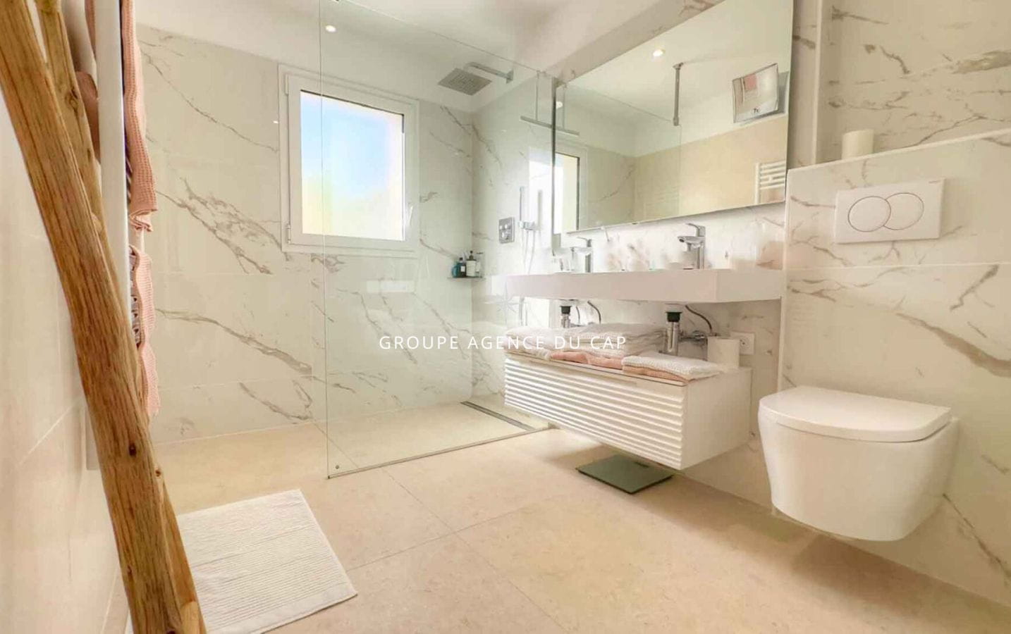 FULLY RENOVATED VILLA FOR SALE MAGNIFICENT SEA VIEW ON FOOT OF THE BEACHES IN SAINT-AYGULF Image 7