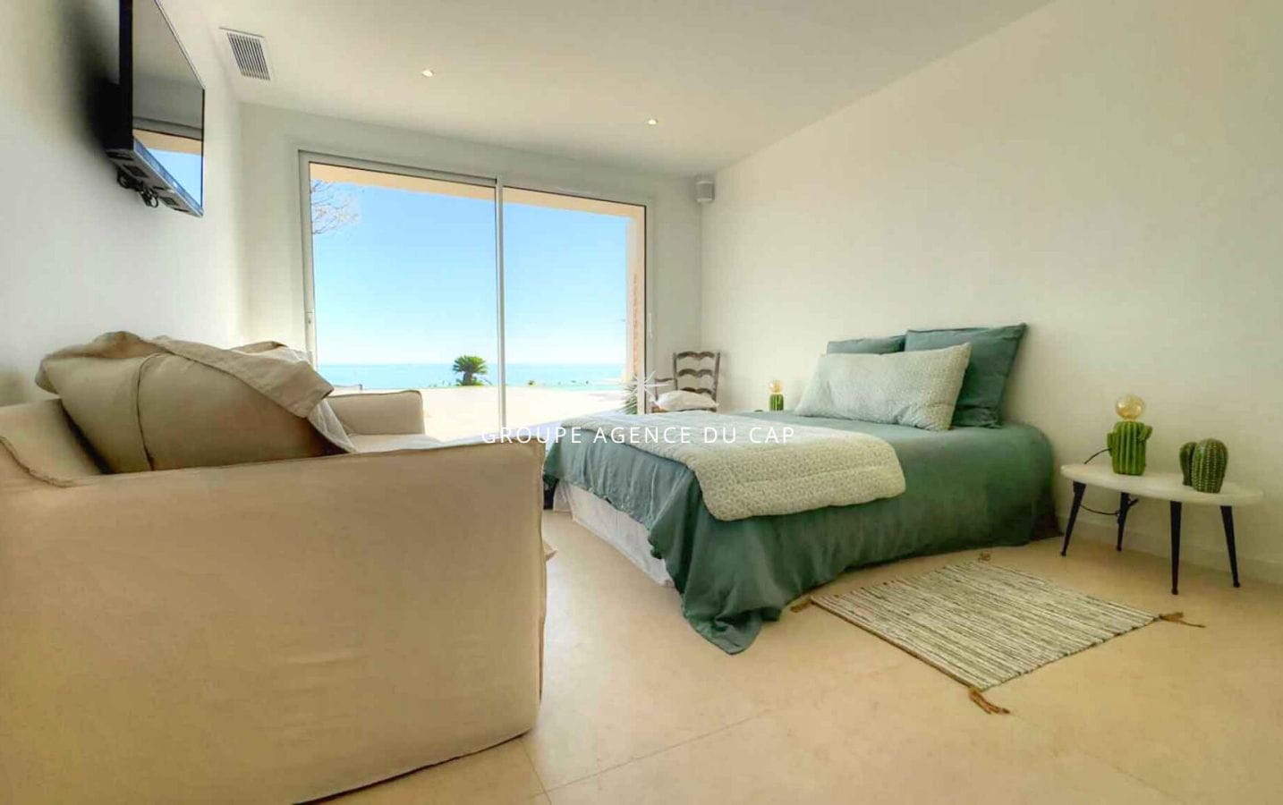 FULLY RENOVATED VILLA FOR SALE MAGNIFICENT SEA VIEW ON FOOT OF THE BEACHES IN SAINT-AYGULF Image 8