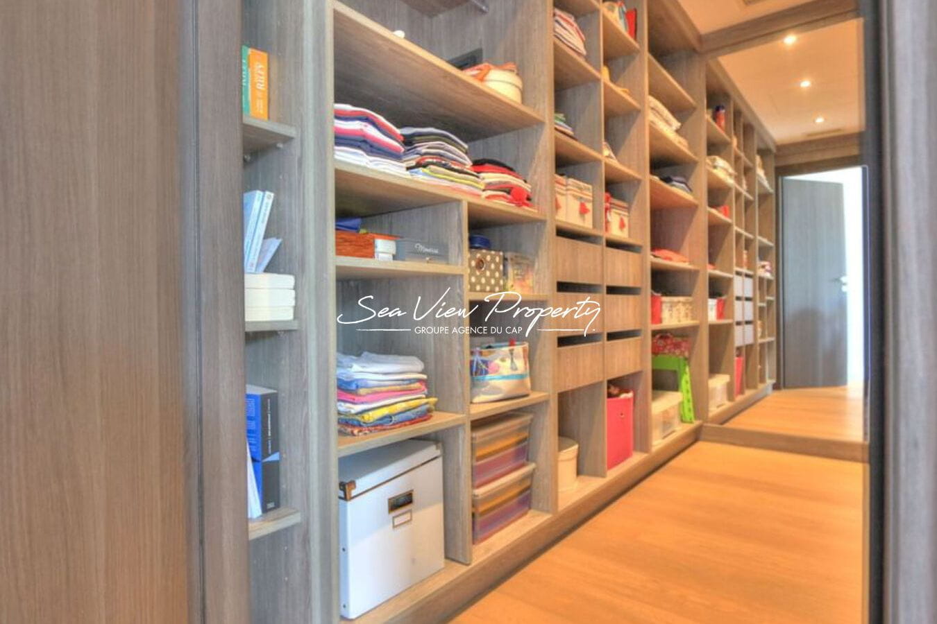 VILLA ENTIEREMENT RENOVEE A VENDRE MAGNIFIQUE VUE MER A PIED DES PLAGES A SAINT-AYGULF Image 13