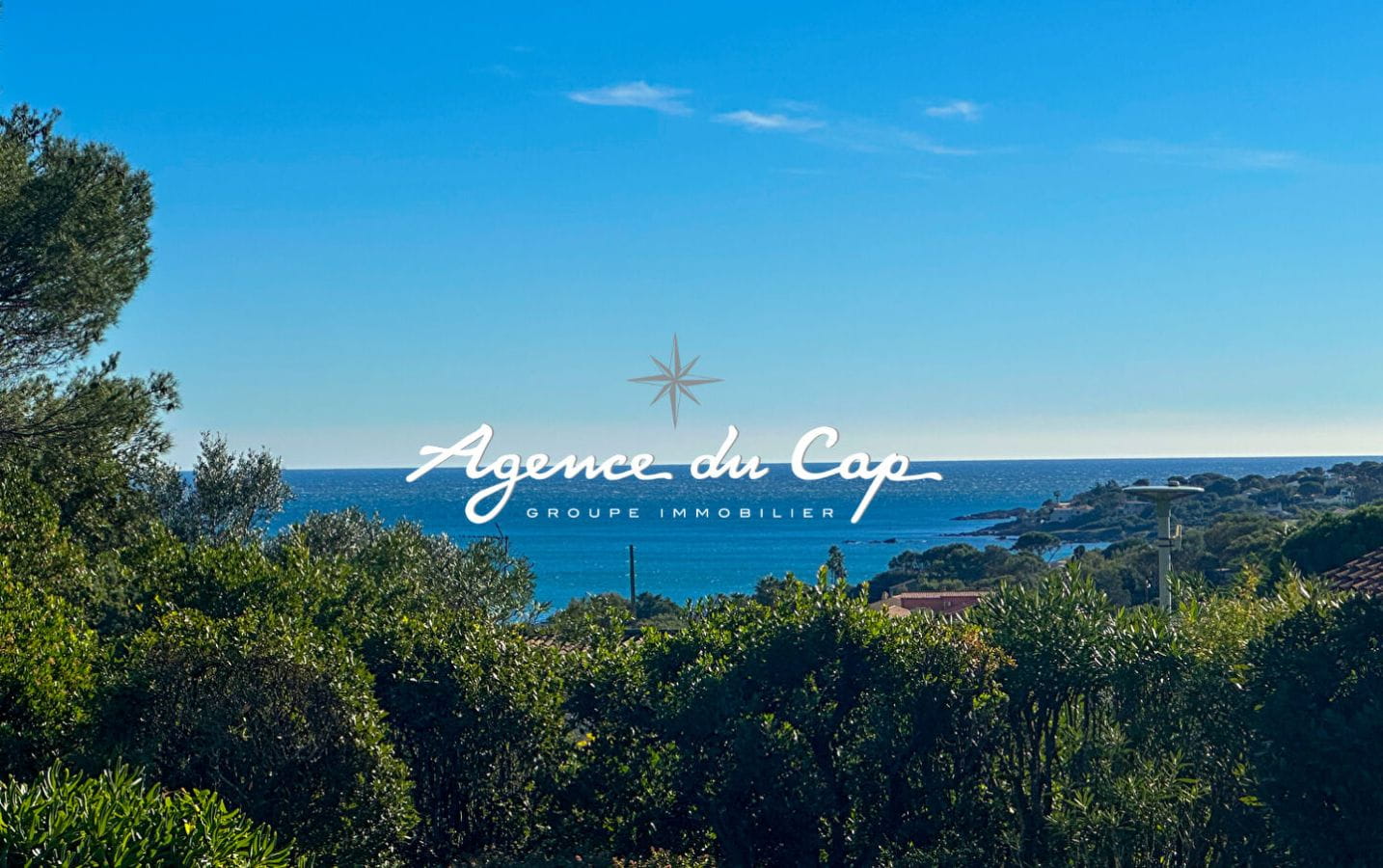 A VENDRE VILLA PROVENCALE DE 5 CHAMBRES AVEC PISCINE GARAGE ET CAVE À SAINT AYGULF Image 1