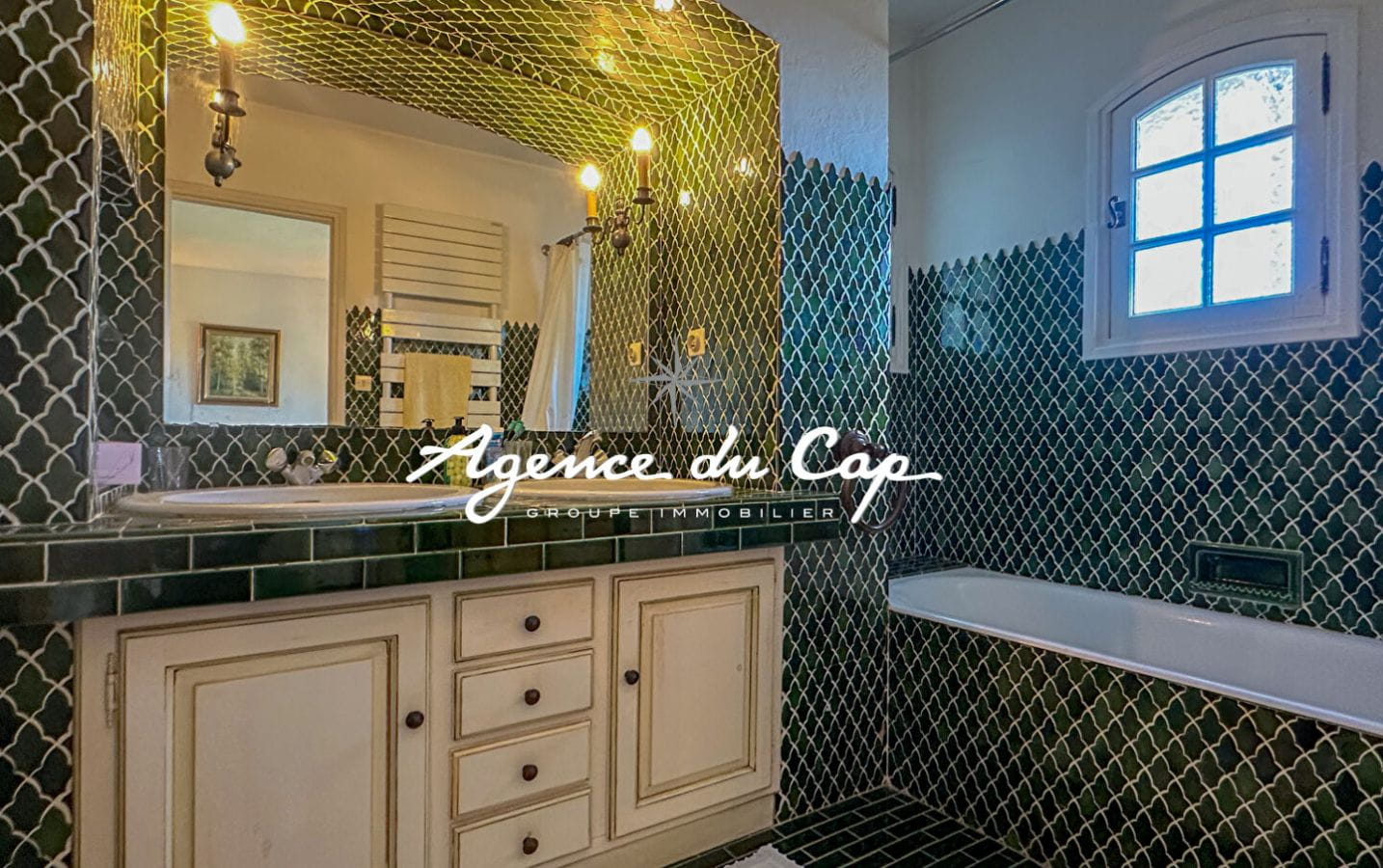 A VENDRE VILLA PROVENCALE DE 5 CHAMBRES AVEC PISCINE GARAGE ET CAVE À SAINT AYGULF Image 11