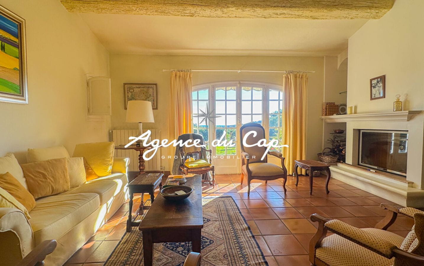 A VENDRE VILLA PROVENCALE DE 5 CHAMBRES AVEC PISCINE GARAGE ET CAVE À SAINT AYGULF Image 3