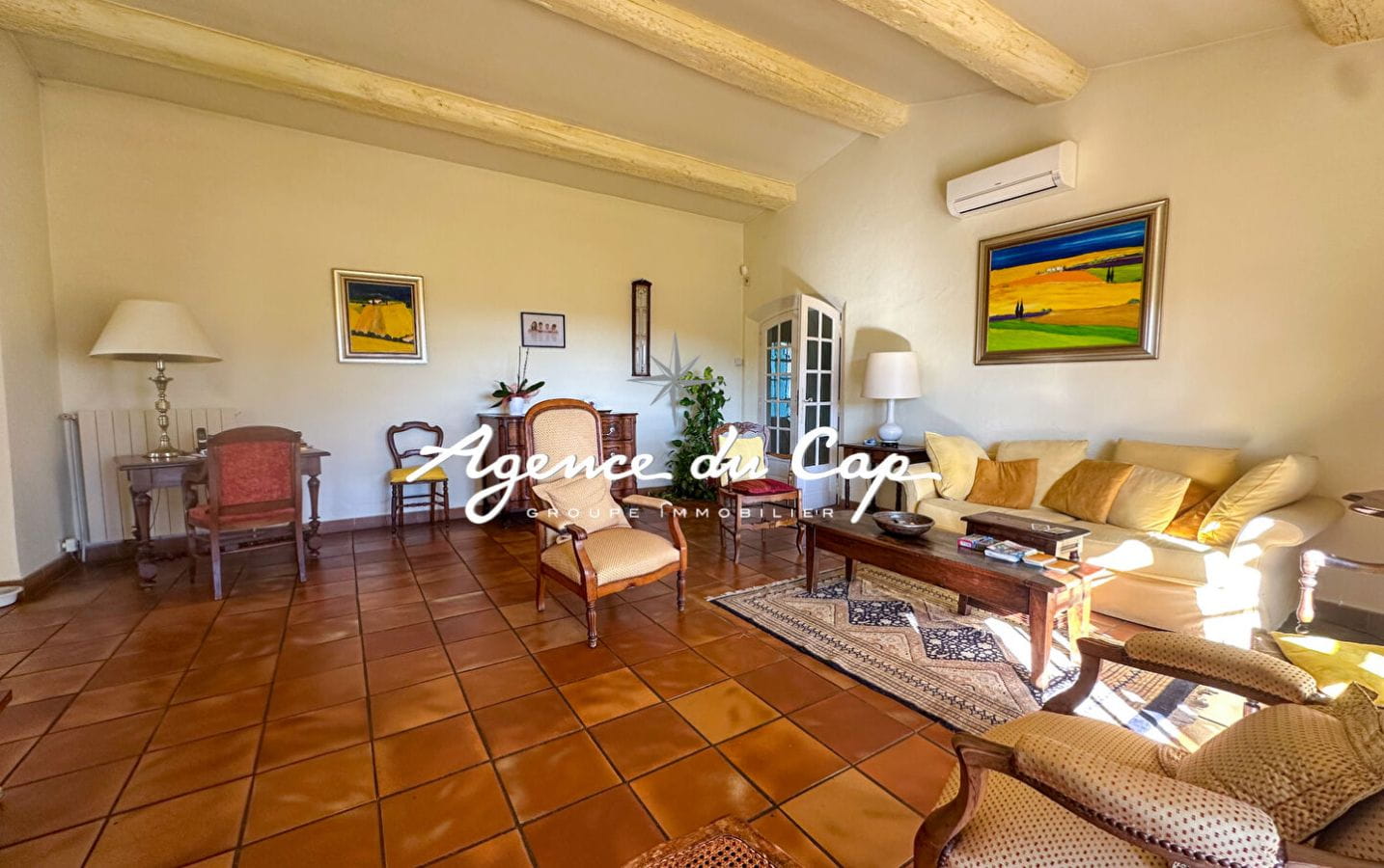 A VENDRE VILLA PROVENCALE DE 5 CHAMBRES AVEC PISCINE GARAGE ET CAVE À SAINT AYGULF Image 4