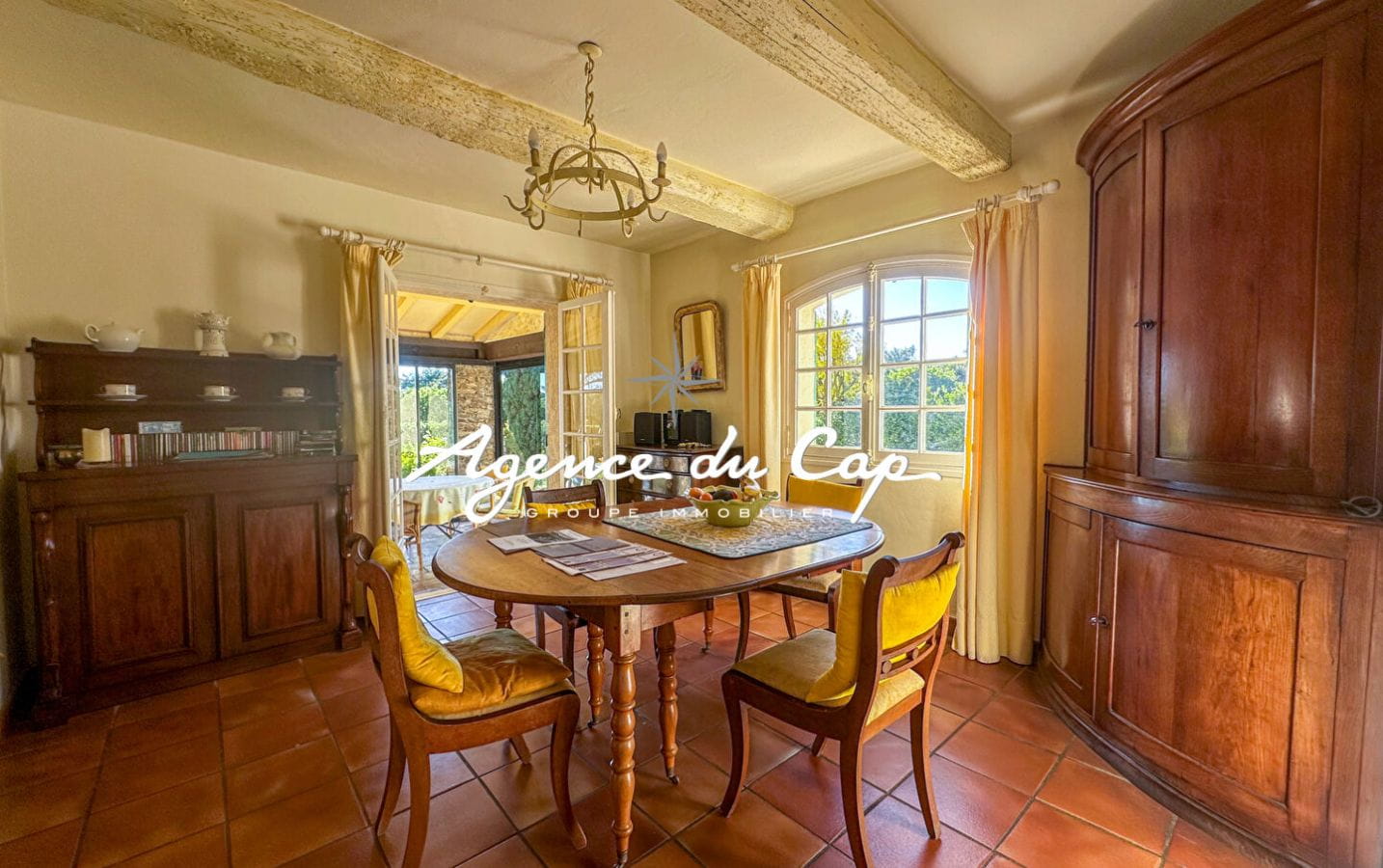 A VENDRE VILLA PROVENCALE DE 5 CHAMBRES AVEC PISCINE GARAGE ET CAVE À SAINT AYGULF Image 5