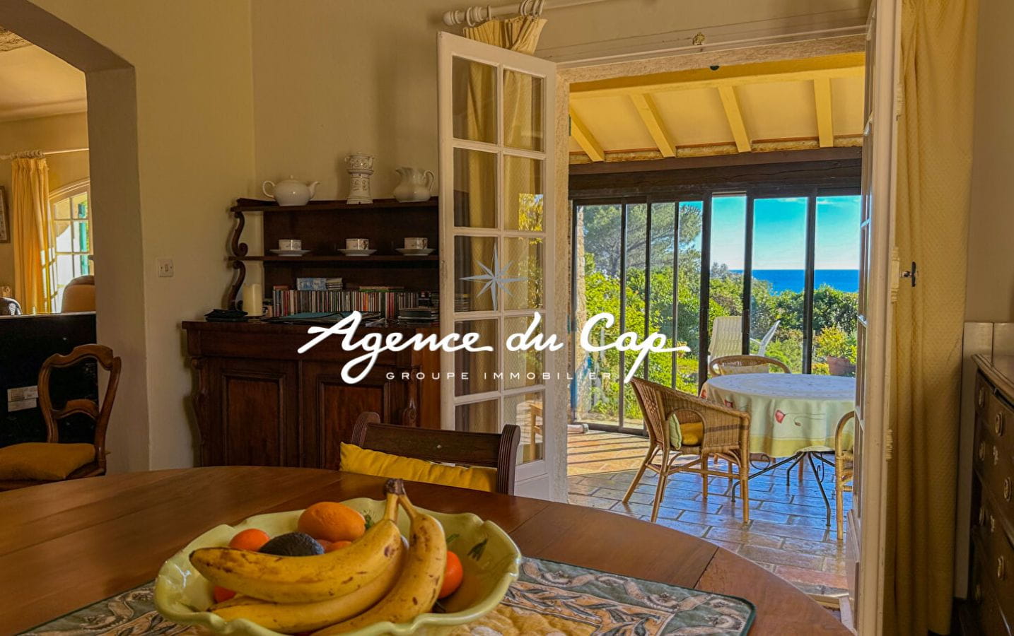 A VENDRE VILLA PROVENCALE DE 5 CHAMBRES AVEC PISCINE GARAGE ET CAVE À SAINT AYGULF Image 6