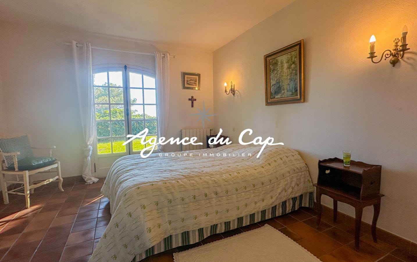 A VENDRE VILLA PROVENCALE DE 5 CHAMBRES AVEC PISCINE GARAGE ET CAVE À SAINT AYGULF Image 9