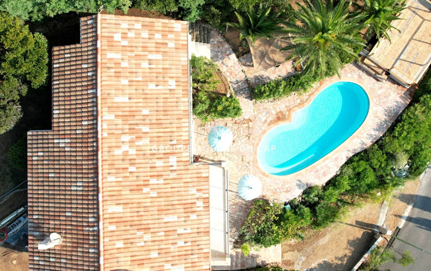 FOR SALE RENOVATED VILLA 4 BEDROOMS SWIMMING POOL GARAGE PARKING PANORAMIC SEA VIEW Image 2