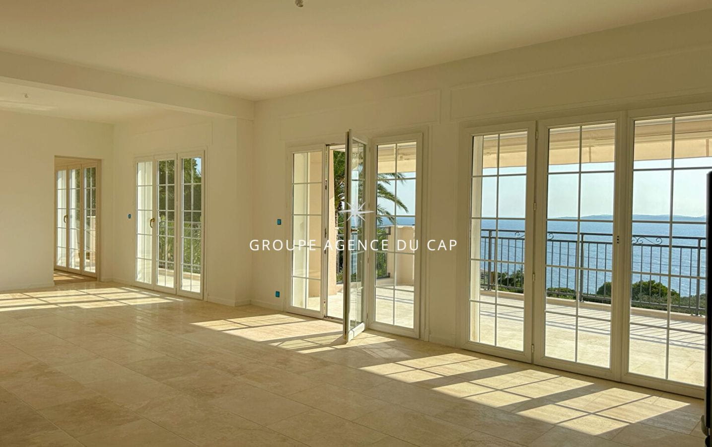 A VENDRE VILLA RENOVEE 4 CHAMBRES PISCINE PARKINGS VUE MER PANORAMIQUE Image 3