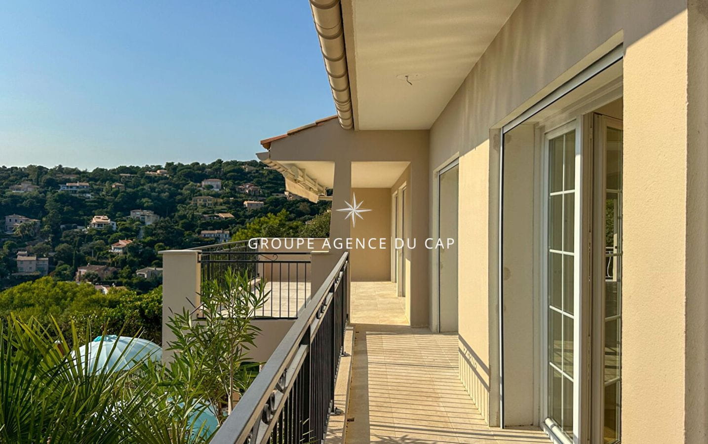 A VENDRE VILLA RENOVEE 4 CHAMBRES PISCINE PARKINGS VUE MER PANORAMIQUE Image 6