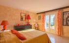 À vendre villa 7 pièces environ 200 m2 avec vue mer et piscine aux Issambres Min 13