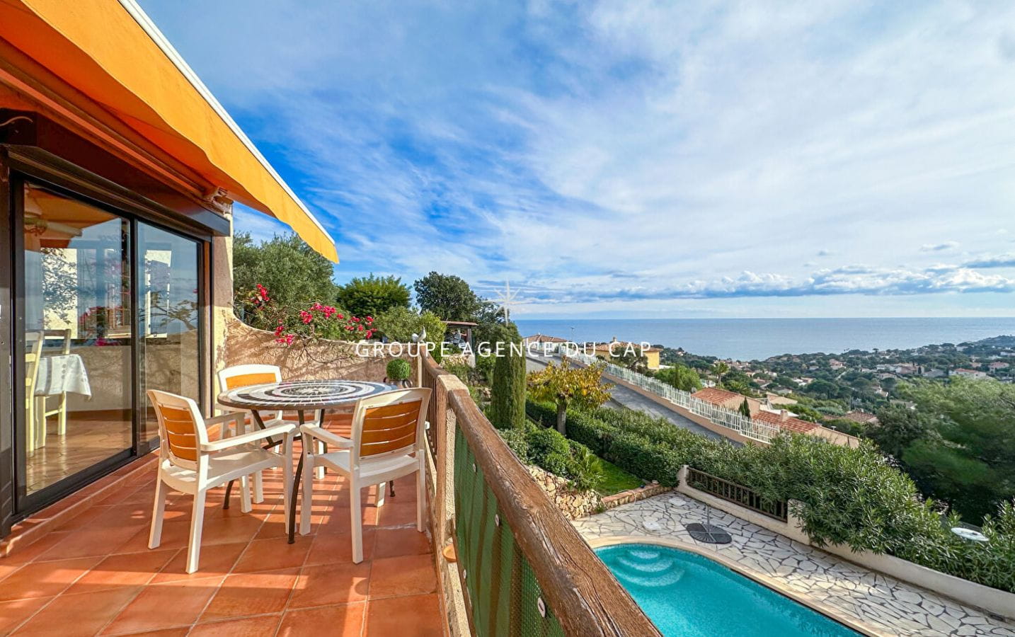 À vendre villa 7 pièces environ 200 m2 avec vue mer et piscine aux Issambres Image 14