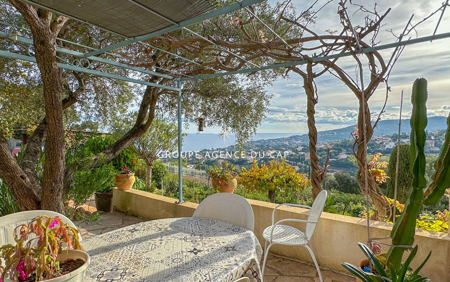 For sale 7-room villa of approximately 200 m2 with sea view and swimming pool in Les Issambres Image 14