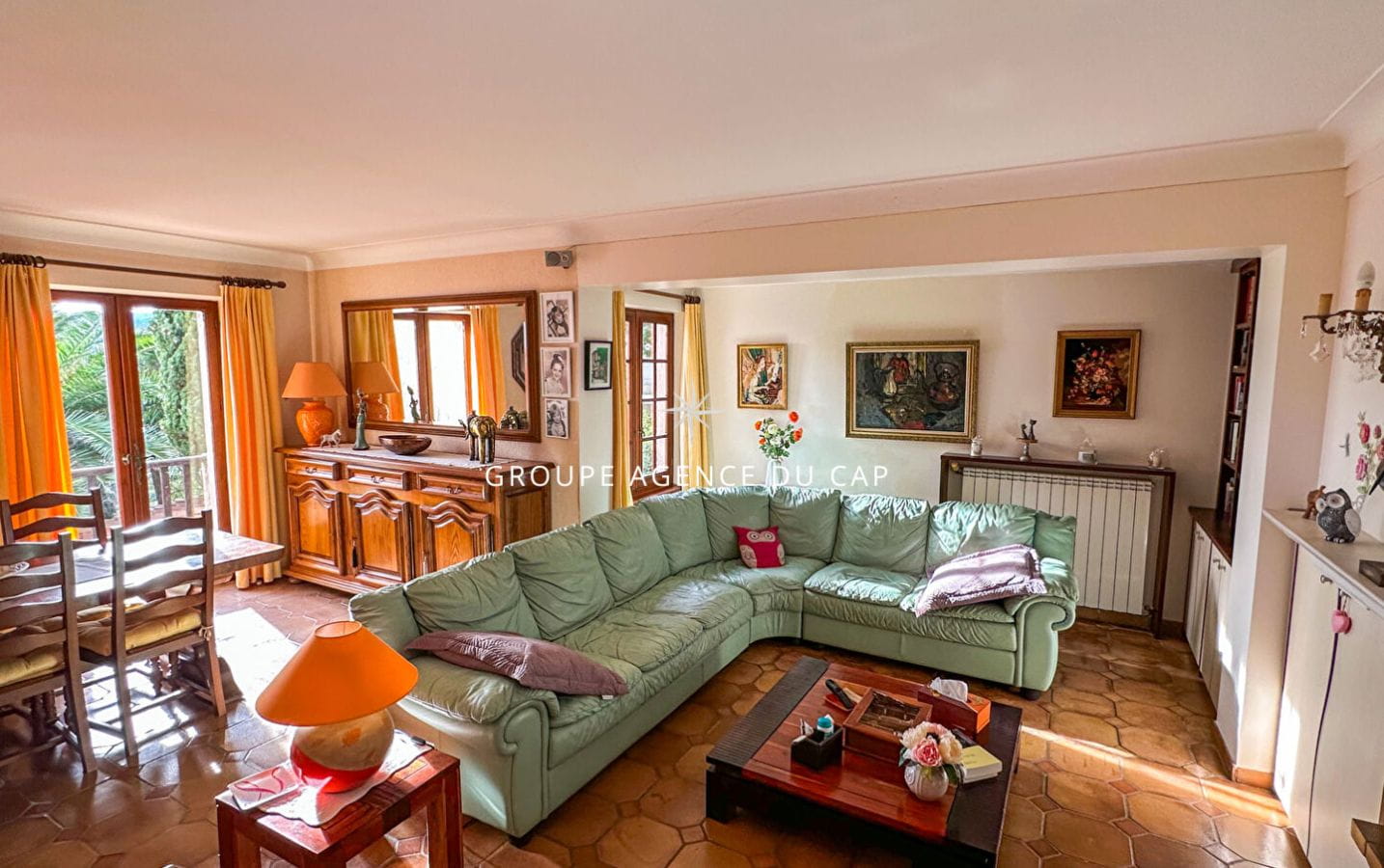 For sale 7-room villa of approximately 200 m2 with sea view and swimming pool in Les Issambres Image 4