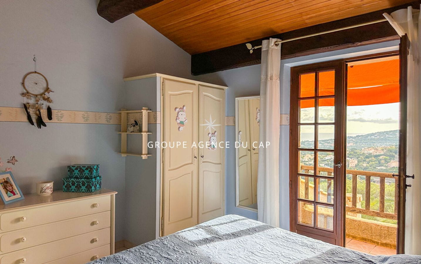 For sale 7-room villa of approximately 200 m2 with sea view and swimming pool in Les Issambres Image 8