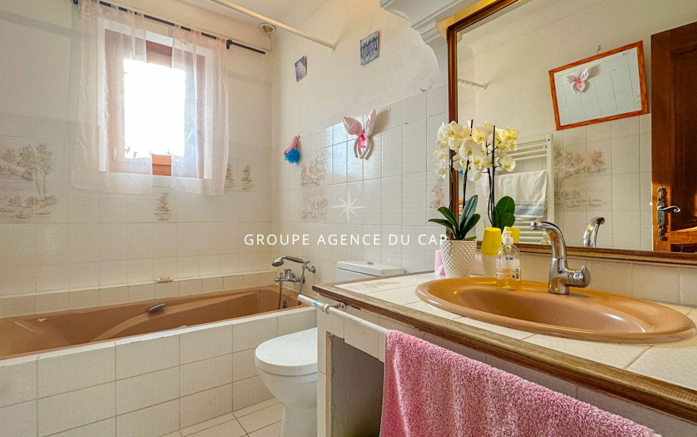 For sale 7-room villa of approximately 200 m2 with sea view and swimming pool in Les Issambres Image 9