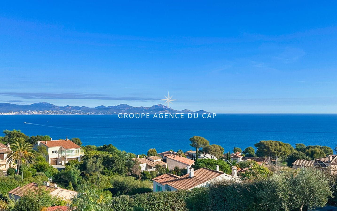 À VENDRE VILLA VUE MER AVEC PISCINE À DÉBORDEMENT, AUX ISSAMBRES Image 1