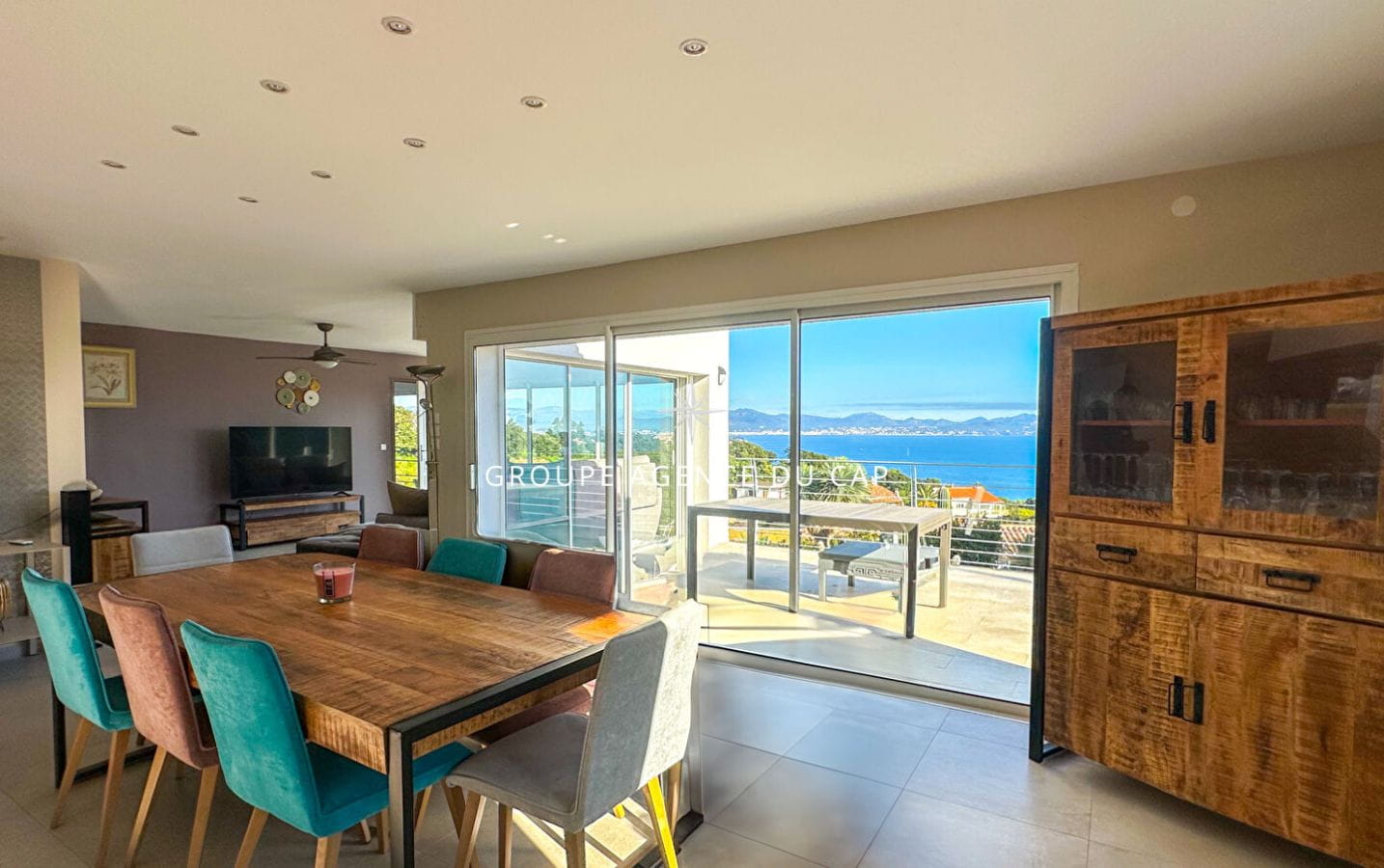 À VENDRE VILLA VUE MER AVEC PISCINE À DÉBORDEMENT, AUX ISSAMBRES Image 3