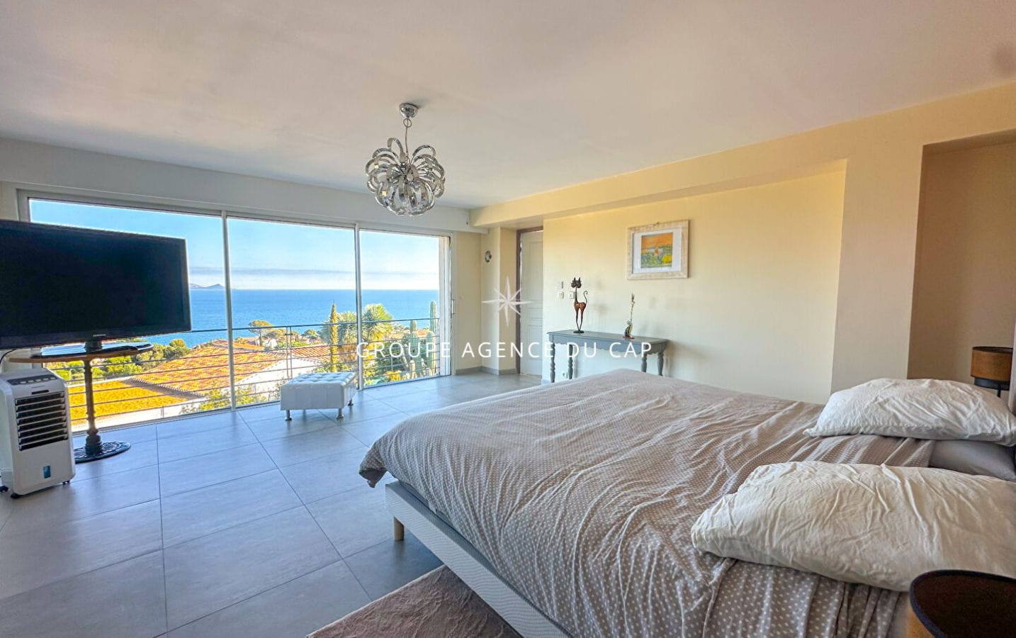 À VENDRE VILLA VUE MER AVEC PISCINE À DÉBORDEMENT, AUX ISSAMBRES Image 5