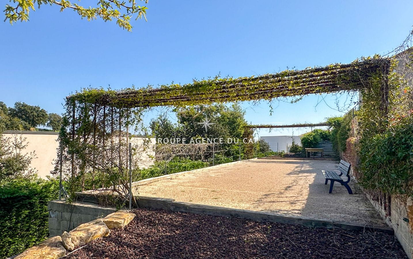 FOR SALE VILLA WITH SEA VIEW AND INFINITY POOL, IN LES ISSAMBRES Image 11