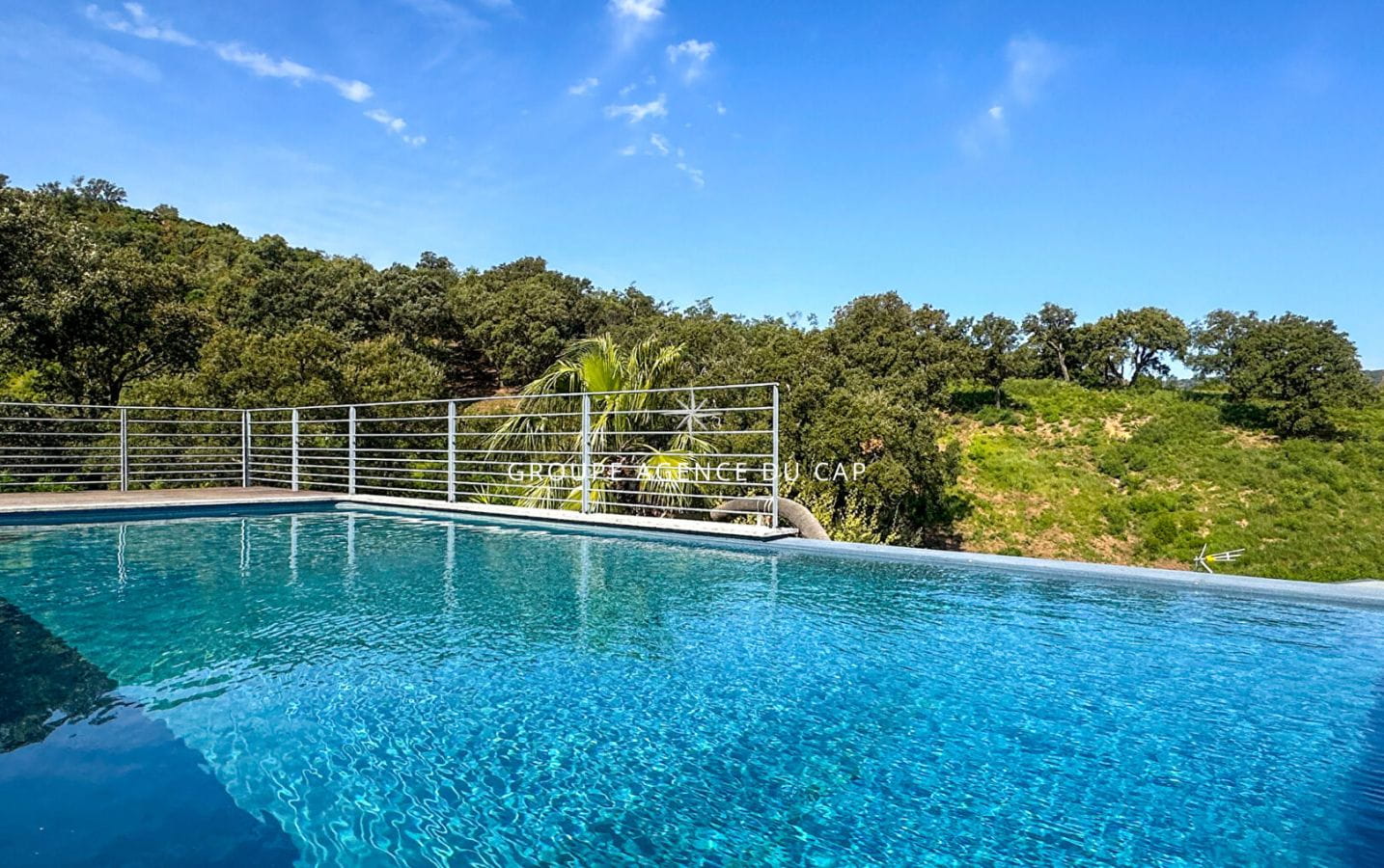 FOR SALE VILLA WITH SEA VIEW AND INFINITY POOL, IN LES ISSAMBRES Image 2